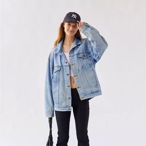 Oversized denim Levi’s jacket Urban Renewal Urban Outfitters vintage